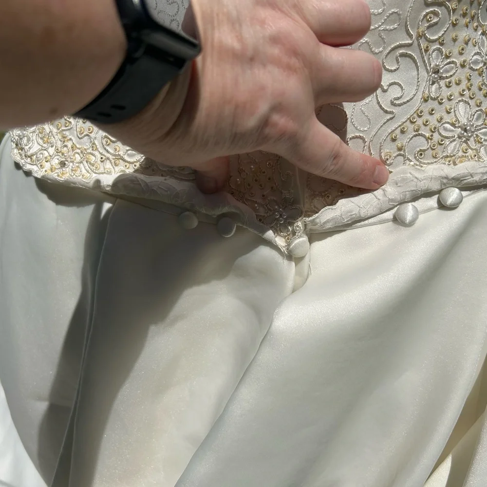 Wedding gown, preloved - Picture 9 of 15